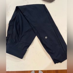 Navy blue lulu crop leggings